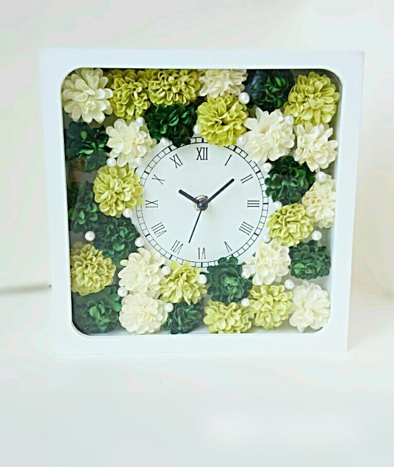 白色正方形花卉时钟 : 绿色系康乃馨款式 - 时钟/闹钟 - 木头 绿色
