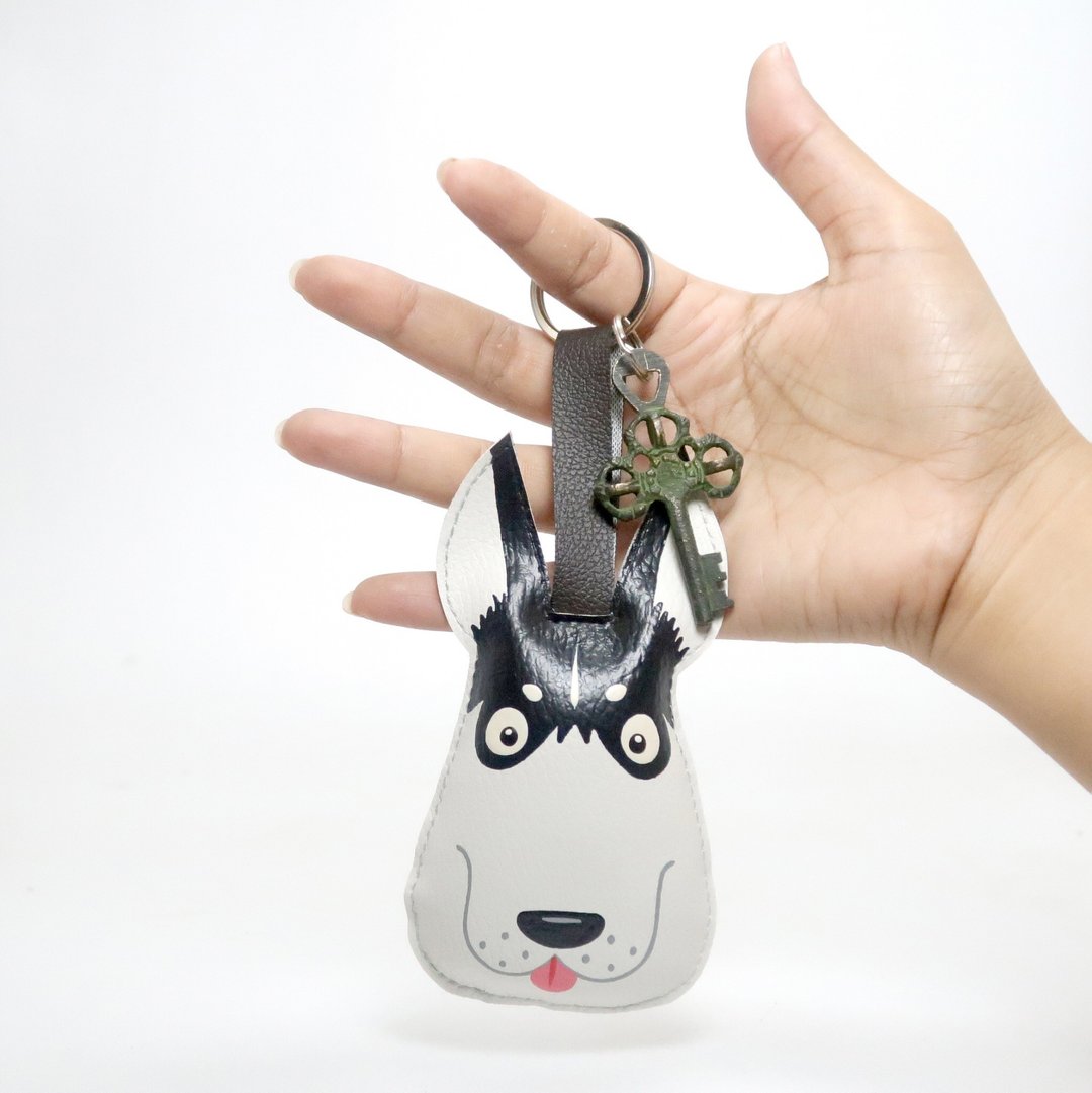 【雙11折扣】Black Siberian Husky keychain, gift for animal lovers add charm to your b - 吊饰 - 人造皮革 黑色