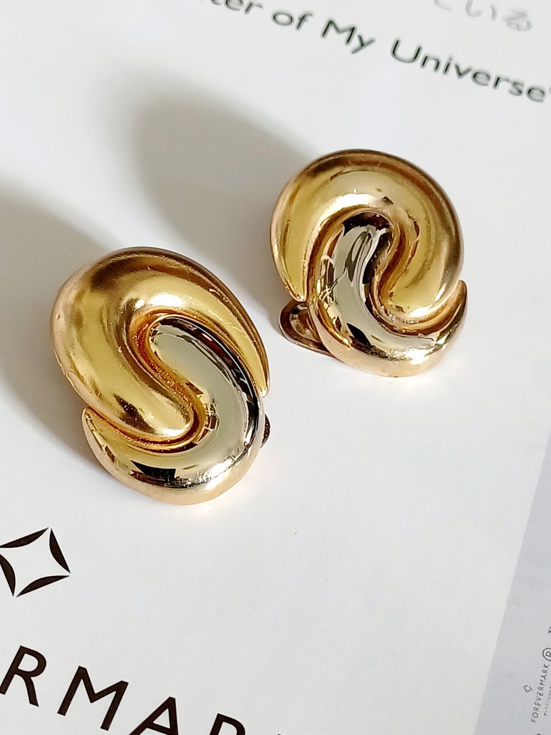 Avintage jewelry  耀眼金色相拥 夹式耳环 - 耳环/耳夹 - 其他金属 