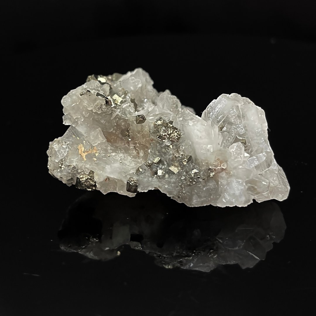 稀有黄铜矿白水晶共生 珍贵矿物标本闪闪发亮57*46*23MM - 摆饰 - 铜/黄铜 金色