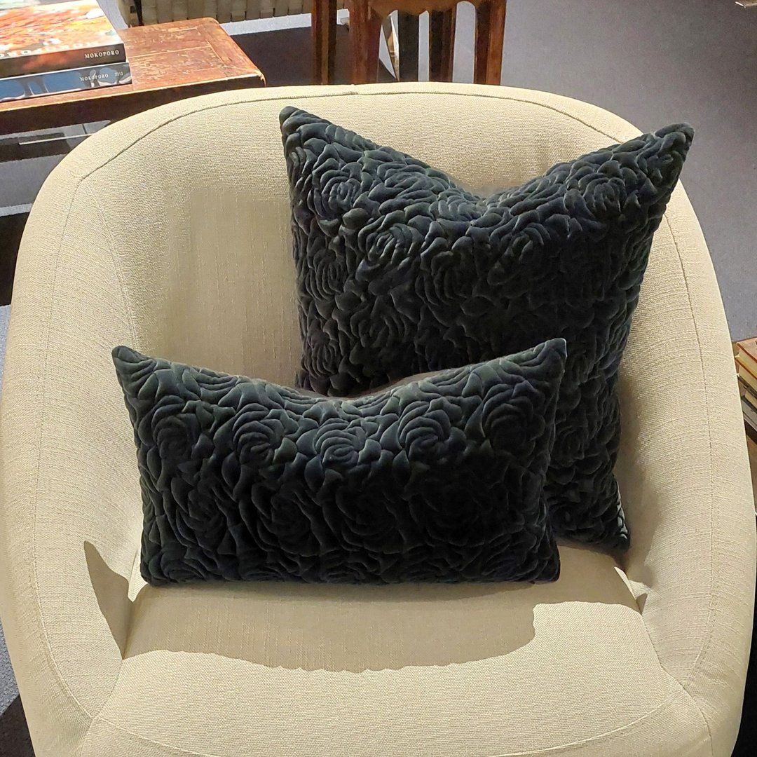 欧洲布料手工订制 深蓝玫瑰抱枕 handmade throw pillow - 枕头/抱枕 - 其他材质 卡其色