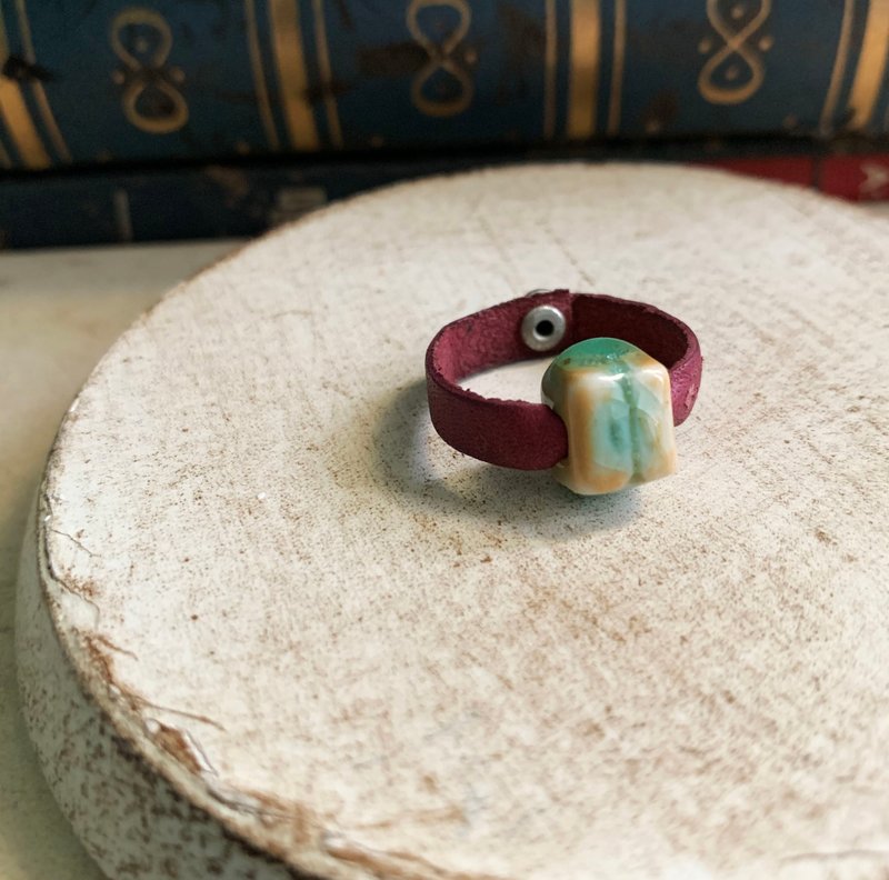 戒指 日本白瓷 自然釉色 无限看不腻色调 真皮革 设计等级 - 戒指 - 瓷 