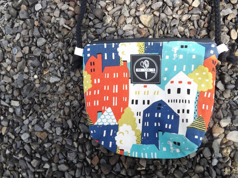 偷偷喊我/ 方形小侧背袋-童话风小房子 橘红/蓝绿 - 侧背包/斜挎包 - 其他材质 