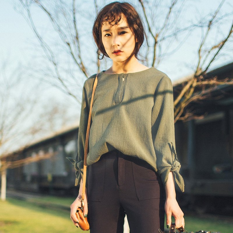 安妮陈2017春季新款袖口系带军绿色上衣情人节 - 女装上衣 - 棉．麻 绿色