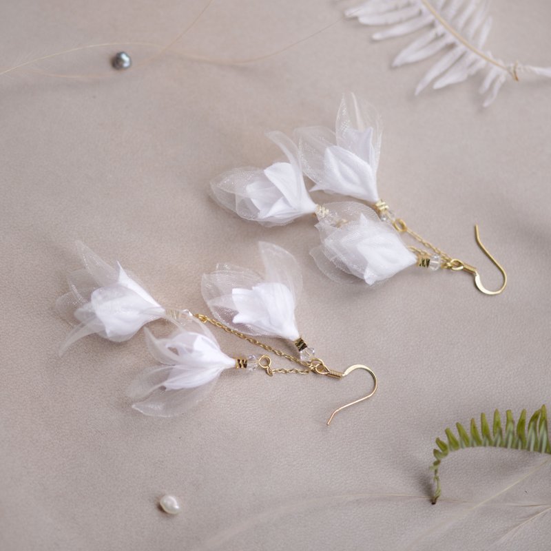 Eurus 纯白祝福语三花双链耳勾式耳环 - 耳环/耳夹 - 其他材质 白色