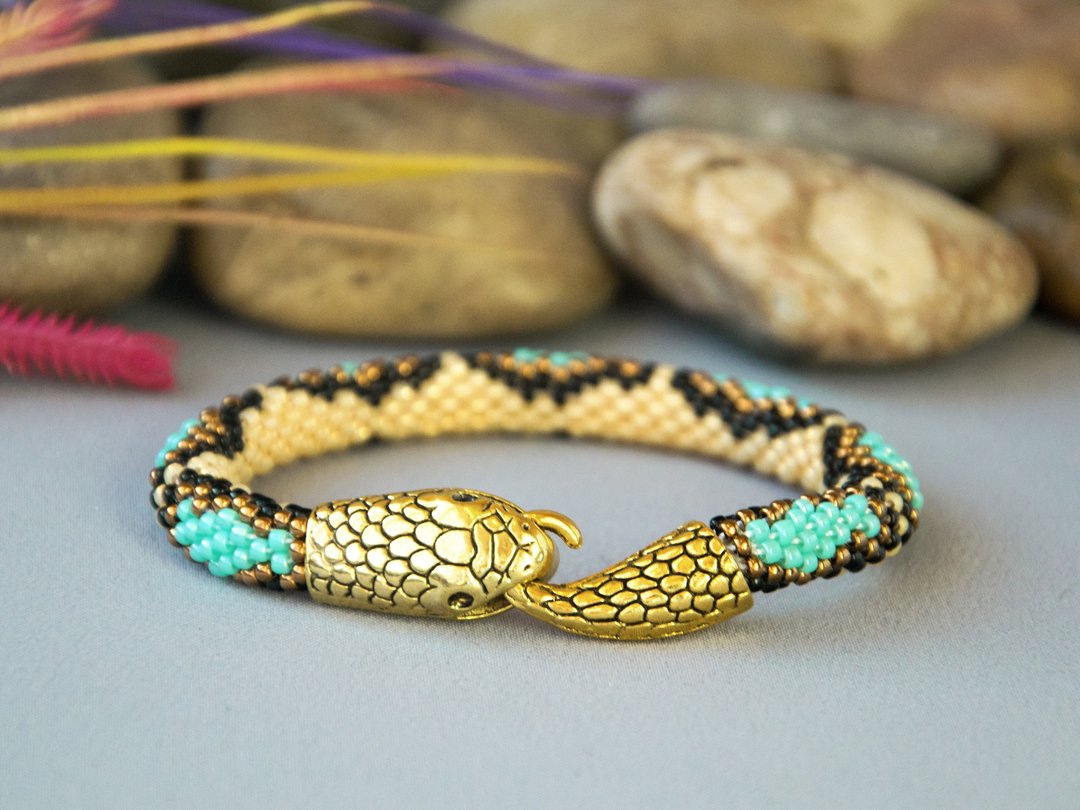 Turquoise snake bracelet for women , Ouroboros jewelry, Serpent bracelet - 手链/手环 - 玻璃 绿色