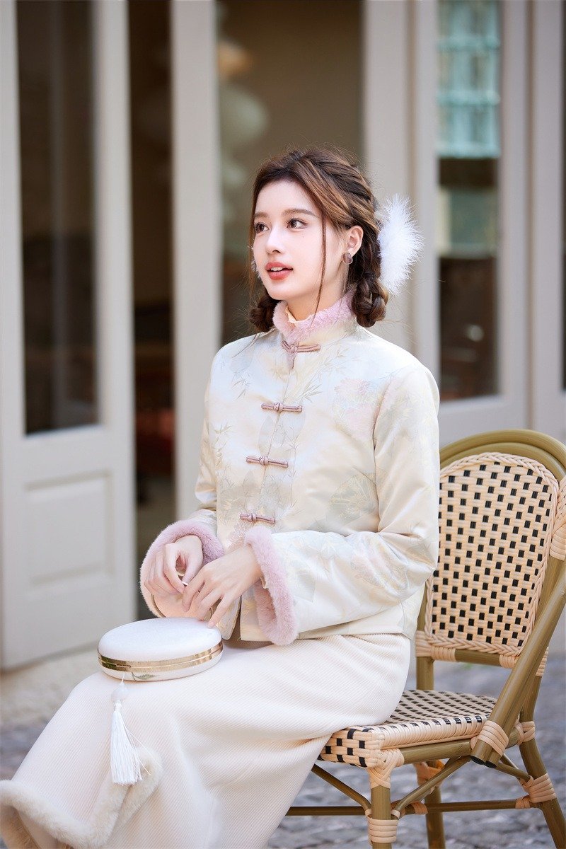 淺杏色 織錦緞面秋冬夾棉盤扣唐裝外套 新中式中秋春節風改良旗袍 - 女装休闲/机能外套 - 其他人造纤维 白色