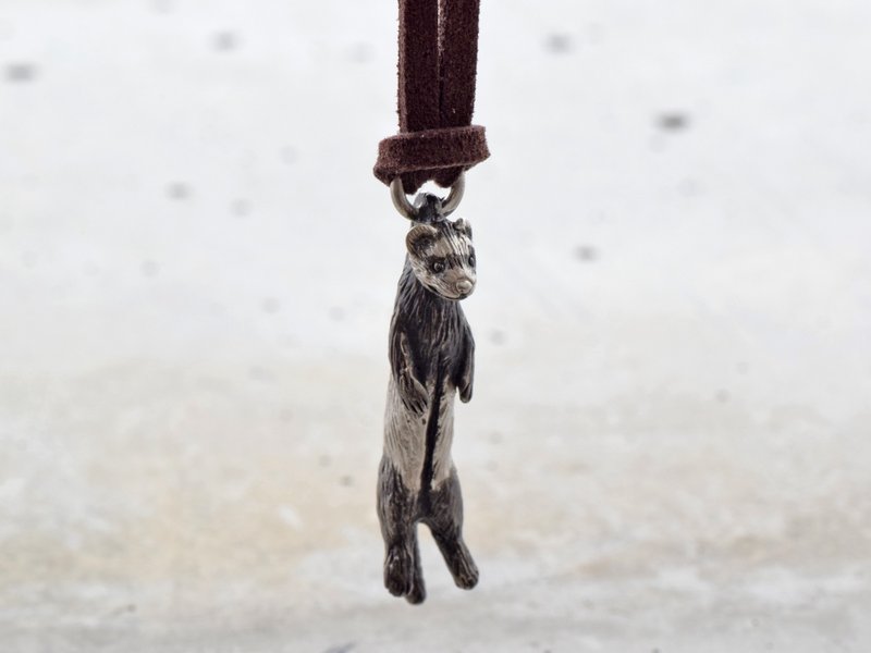 Weakness, ferret pendant necklace. - 项链 - 其他金属 银色