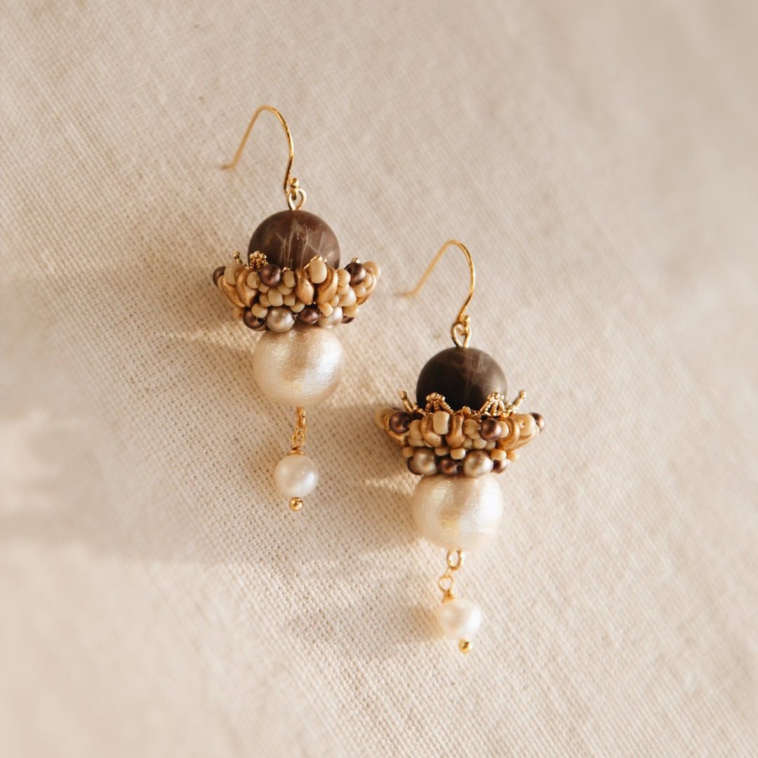 Autumn in New York Earrings 秋日纽约耳饰 - 耳环/耳夹 - 玻璃 卡其色