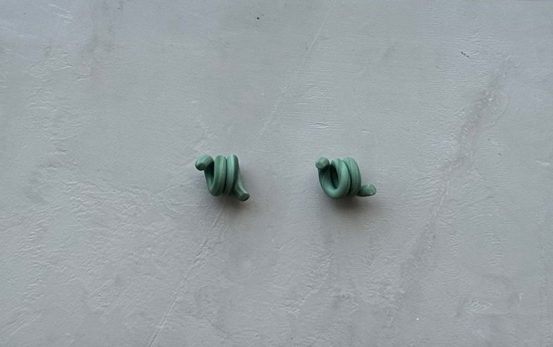 软陶饰品-绿色系混色-弹簧线圈造型耳环-可制成耳针或耳夹 - 耳环/耳夹 - 其他材质 绿色
