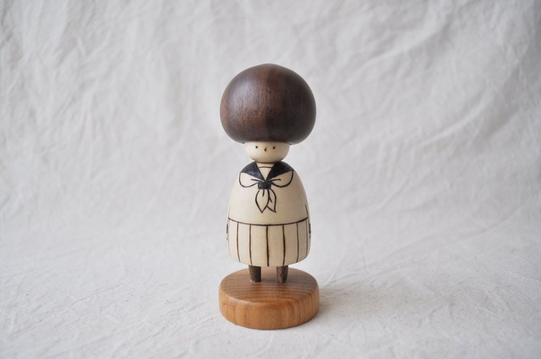 Mushroom girl Kokeshi 11 - 玩偶/公仔 - 木头 卡其色