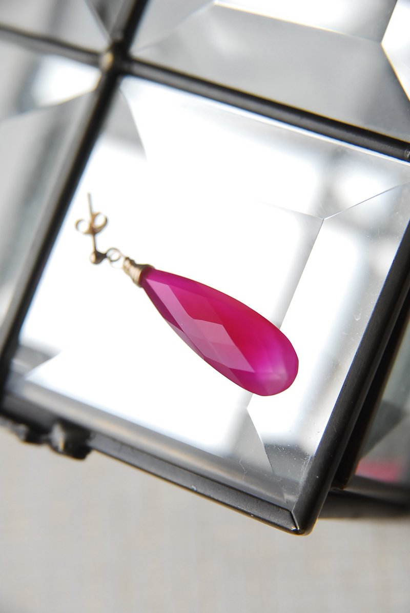 桃红市集玛瑙（Fuchsia Pink Chalcedony）单耳配戴耳环 14KGF - 耳环/耳夹 - 半宝石 粉红色