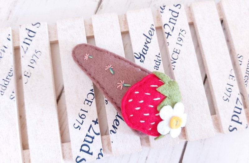 手感刺绣不织布  大三角BB夹 7厘米发饰  发夹  多款温暖可可系列 - 发饰 - 聚酯纤维 咖啡色