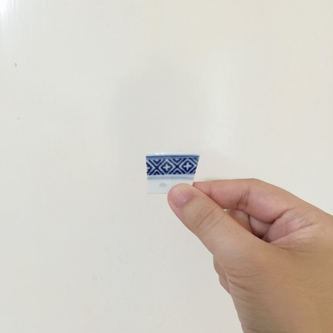 o underline碎片块-手工制作胸针／别针／陶瓷／青花瓷／饭碗 - 胸针 - 瓷 蓝色