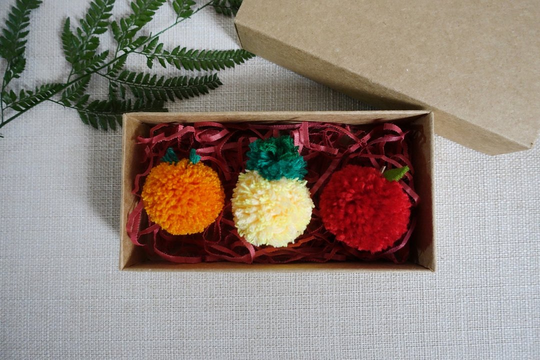 年节磁铁水果礼盒/古早味礼物/台湾味礼/春节新年装饰/新居落成 - 冰箱贴/磁贴 - 其他材质 红色