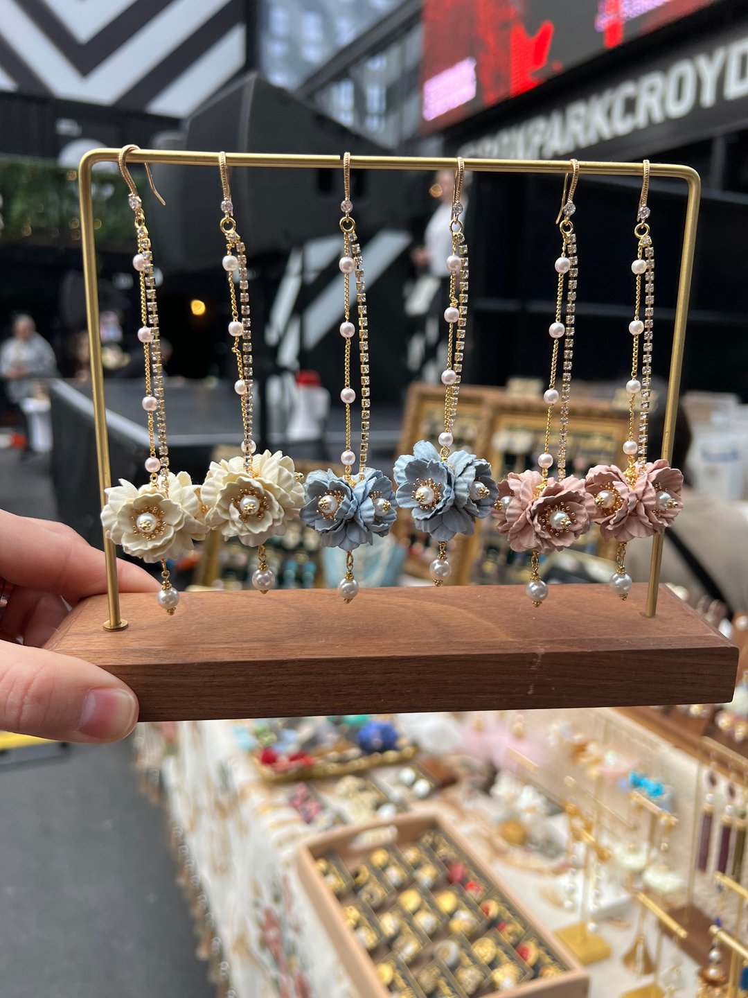 独家货品 小花球耳环 白色/粉红色 2选1 - 耳环/耳夹 - 其他金属 粉红色