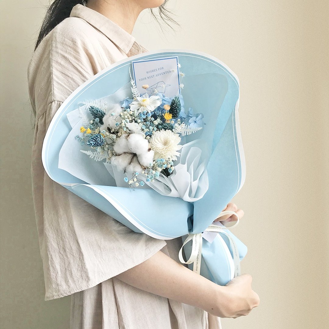 蔚蓝晴空-不凋百日菊棉花花束 – 不凋花、干燥花、棉花、毕业 - 干燥花/捧花 - 植物．花 蓝色