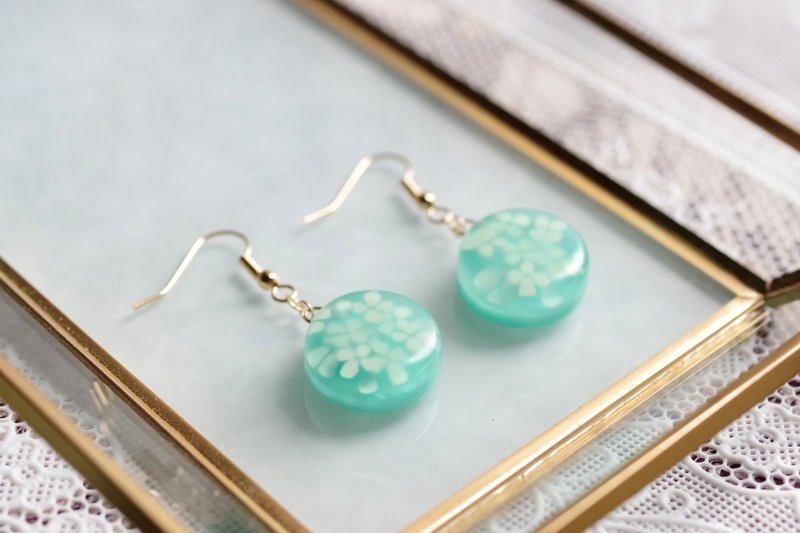树脂艺术 圆形耳环・绣球花 - 耳环/耳夹 - 树脂 绿色
