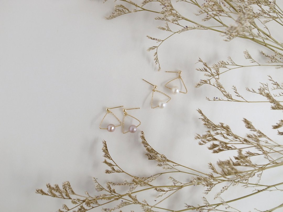 【耳环】紫珍珠 三角形 珍珠耳环 夹式耳环 - 耳环/耳夹 - 珍珠 白色