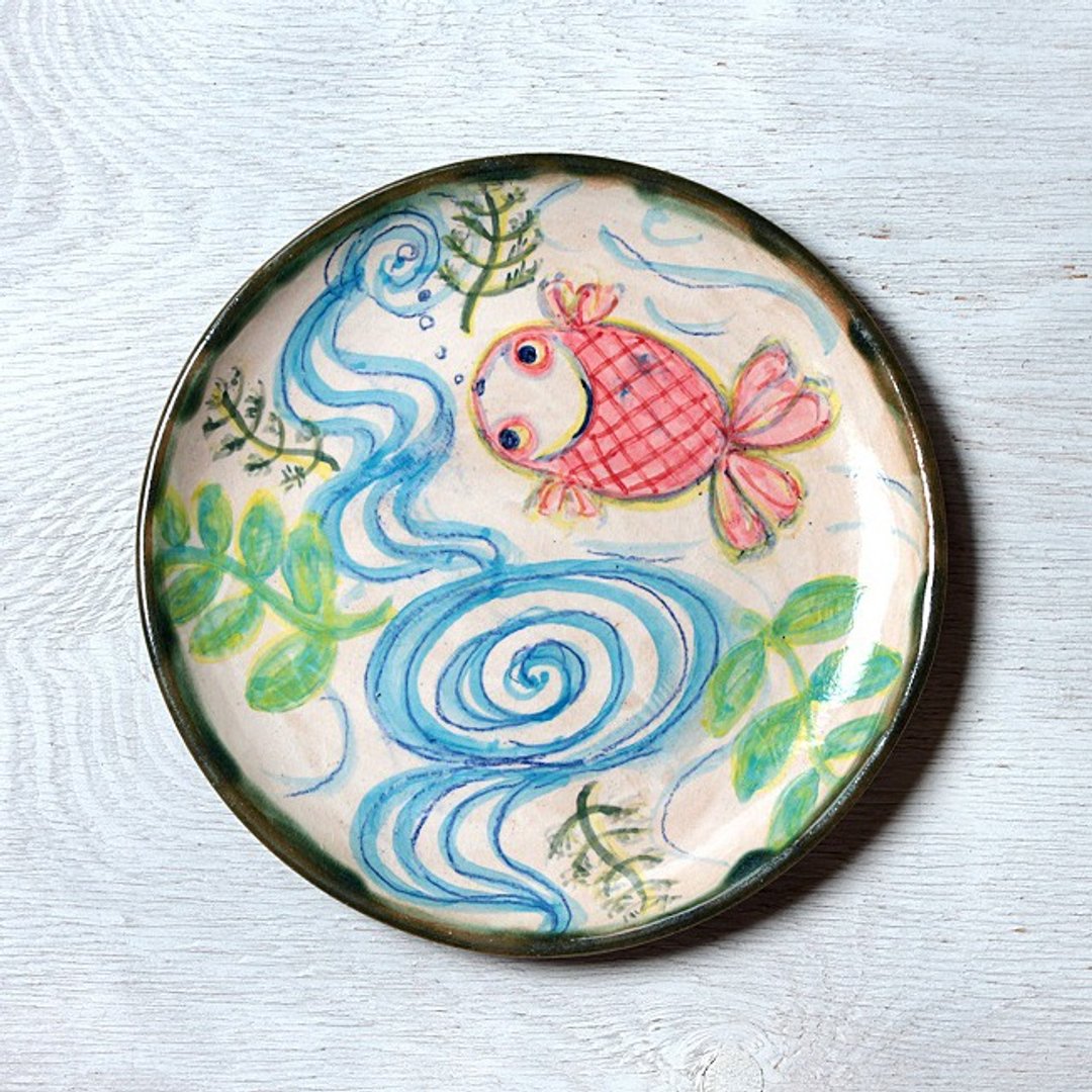 Watercolor-like goldfish drawing plate - 浅碟/小碟子 - 陶 多色