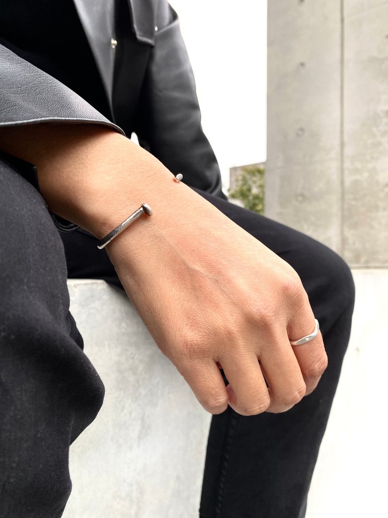 MIH 金工首饰 | 钉子纯银手环 Nail silver bangle - 手链/手环 - 纯银 银色