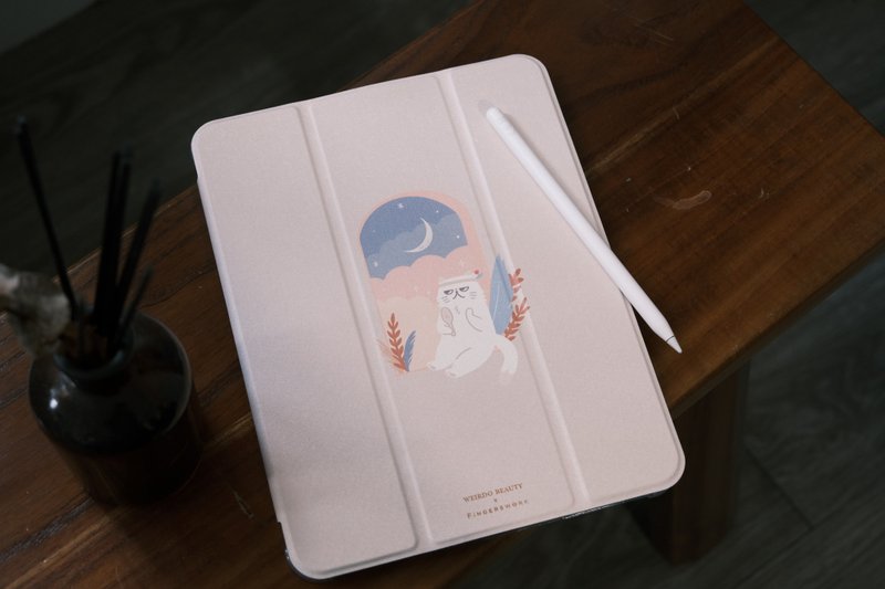 淡奶茶色 美猫女厌世猫 防摔皮革IPAD保护套 三折款 附笔槽位 - 平板/电脑保护壳 - 人造皮革 白色