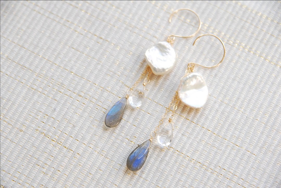 Petal Keshipearl and two Stone earrings Labradorite drop 14kgf - 耳环/耳夹 - 宝石 白色