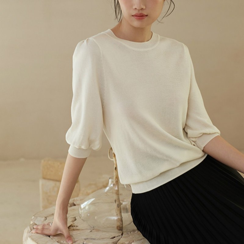 米白色 风的触感 日本进口质料 复古圆领泡泡袖上衣 通勤短袖 - 女装上衣 - 棉．麻 白色