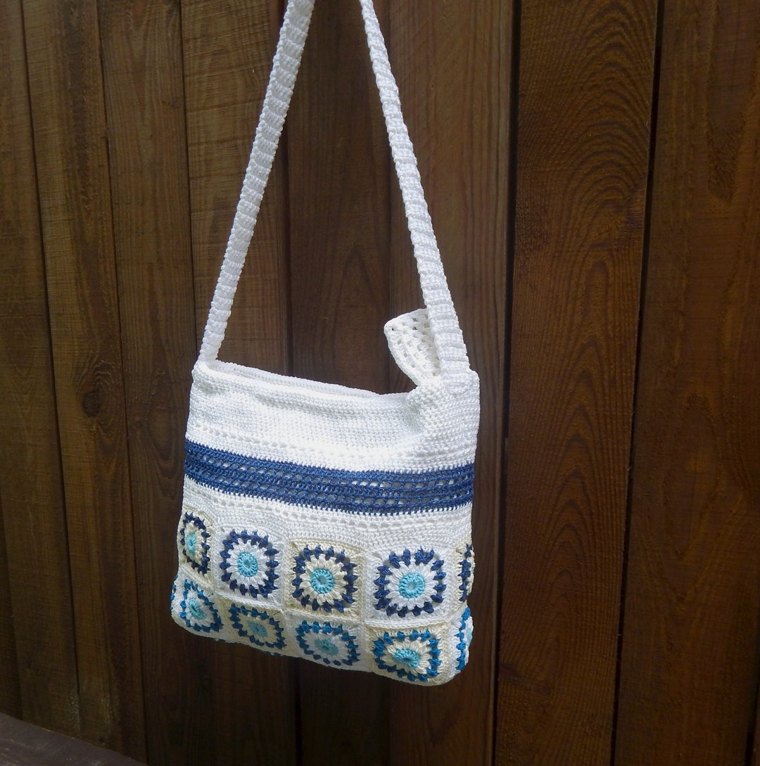 Crochet tote bag Granny Square boho bag Vintage style womens blue white bag - 手提包/手提袋 - 棉 蓝色