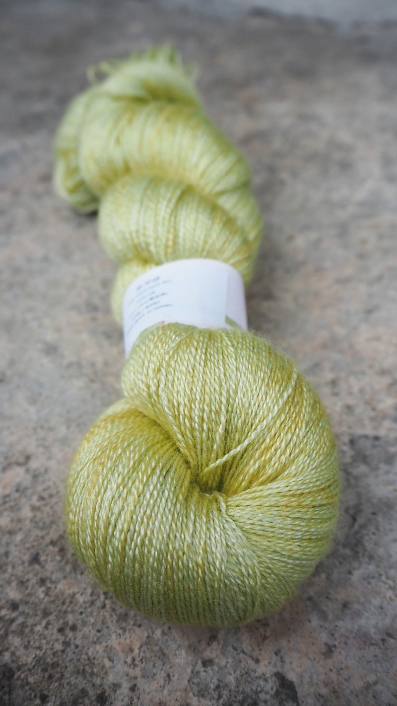 手染蕾丝线。秋香 (55 BFL/45 Silk) - 编织/刺绣/羊毛毡/裁缝 - 丝．绢 黄色