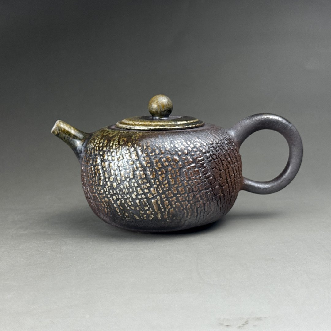 台湾名家周圣钧【柴烧】手拉坏柴烧壶004 - 茶具/茶杯 - 陶 咖啡色