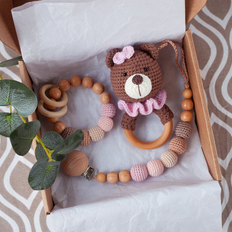 Newborn Baby Girl Gift Box: Bear Rattle Toy, Teething Ring, Pacifier Clip Holder - 满月礼盒 - 木头 粉红色