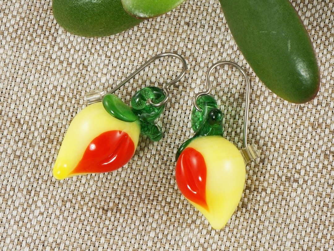 Mango Earrings Lampwork Glass Earrings Yellow Red Vegan Fruit Earrings Jewelry - 耳环/耳夹 - 玻璃 黄色