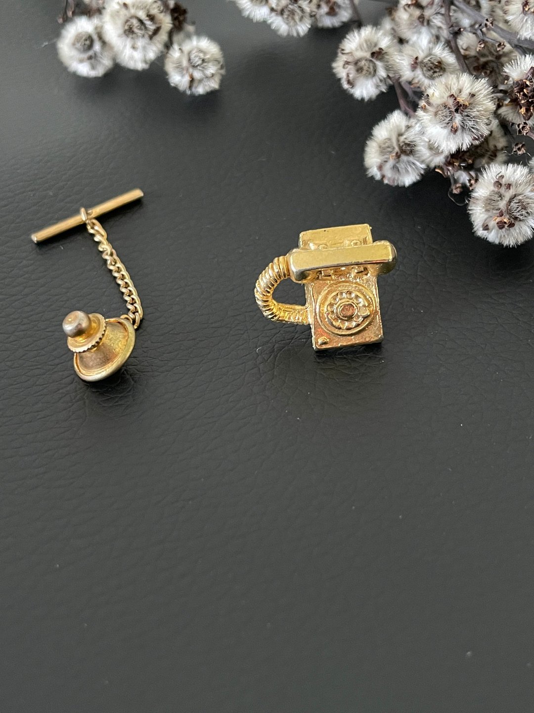 古董立体金色电话领带针别针胸针 复古可爱 B1227 - 胸针 - 其他金属 金色