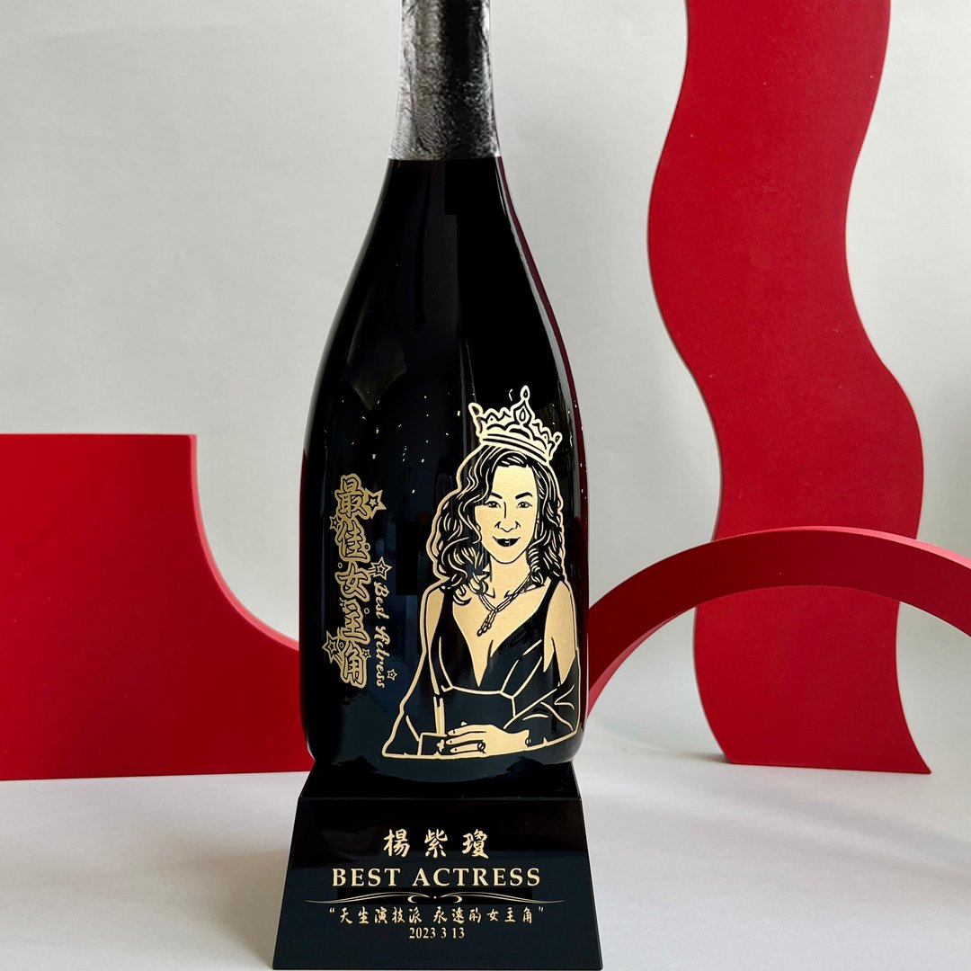 人像奖座订制 | 定制化礼物 Dom2015 朋友 生日礼物雕刻奖杯心意 - 酒类 - 玻璃 