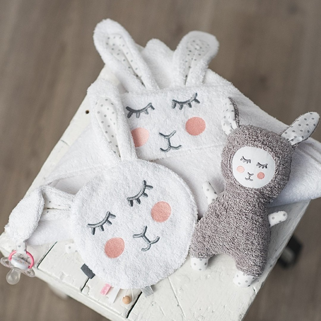 SET: BUNNY TOWEL, RATTLE TOY, DUMMY HOLDER - 满月礼盒 - 棉 白色