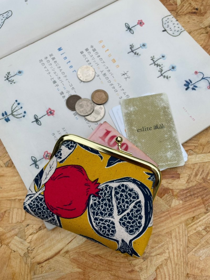 口金包/零钱包/耳机收纳/礼物/台湾制造【石榴】 - 零钱包 - 棉．麻 