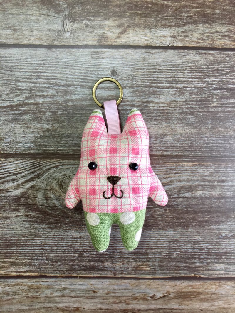 +粉格纹绿裤+猫咪钥匙圈 - 吊饰 - 棉．麻 多色