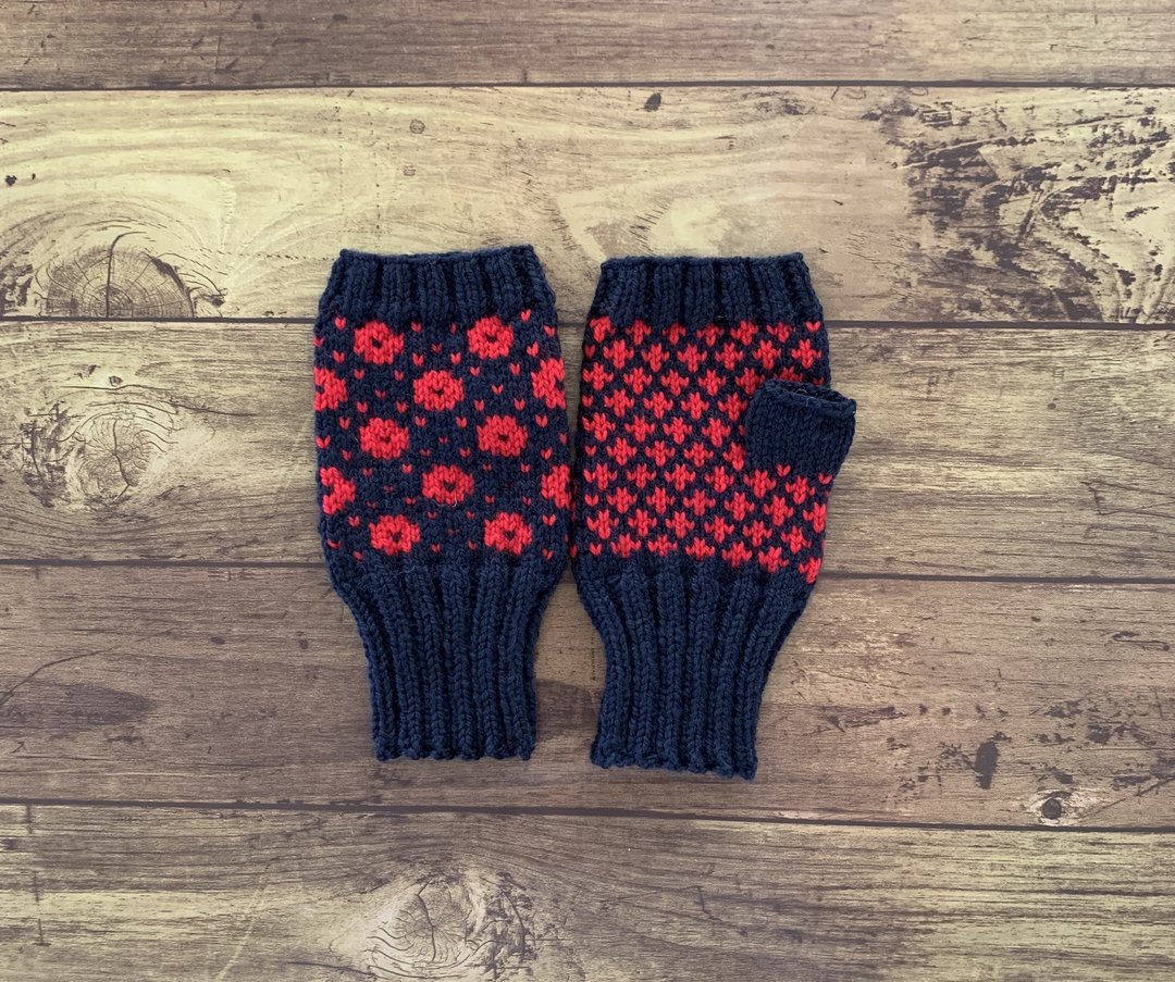 Nordic Traditional Pattern Hand Warmers - Indigo x Red - 其他 - 羊毛 蓝色