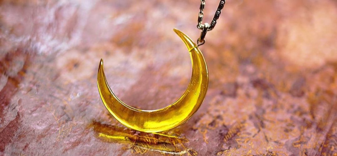 [Made to order] Moon wearing amber light - 项链 - 玻璃 黄色