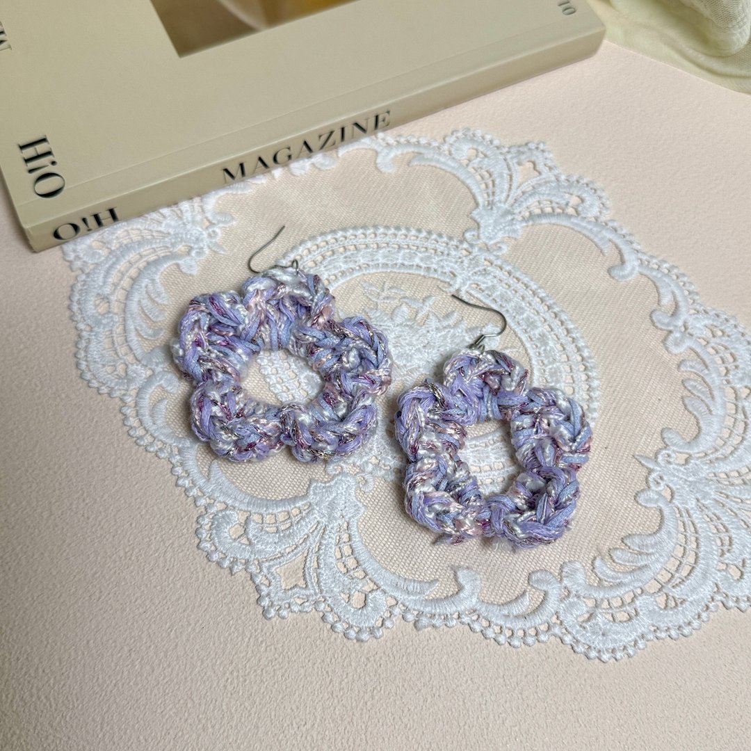 MUMU 优雅紫大花花耳勾式耳环 925银针 HAND MADE - 耳环/耳夹 - 棉 