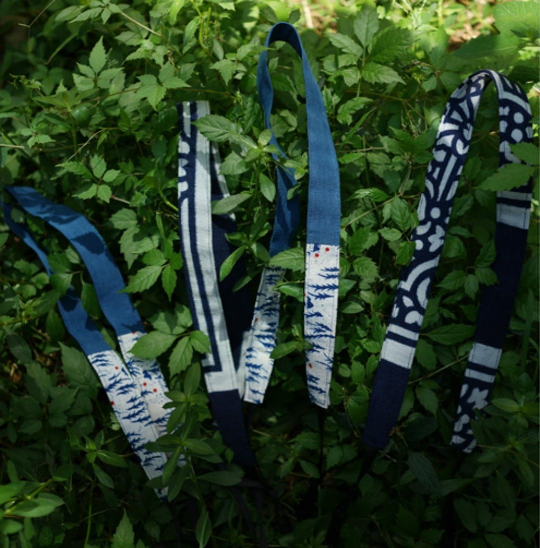 藍染印花拼布 藍夾缬古布 手織布 相機帶 特色款相機背帶掛繩吊繩 - 挂绳/吊绳 - 棉 蓝色