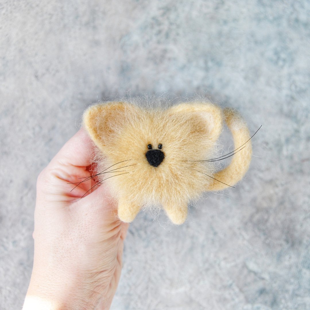 Beige cat brooch/Felt animal pin/Cat brooch/Felt cat pin - 胸针 - 羊毛 