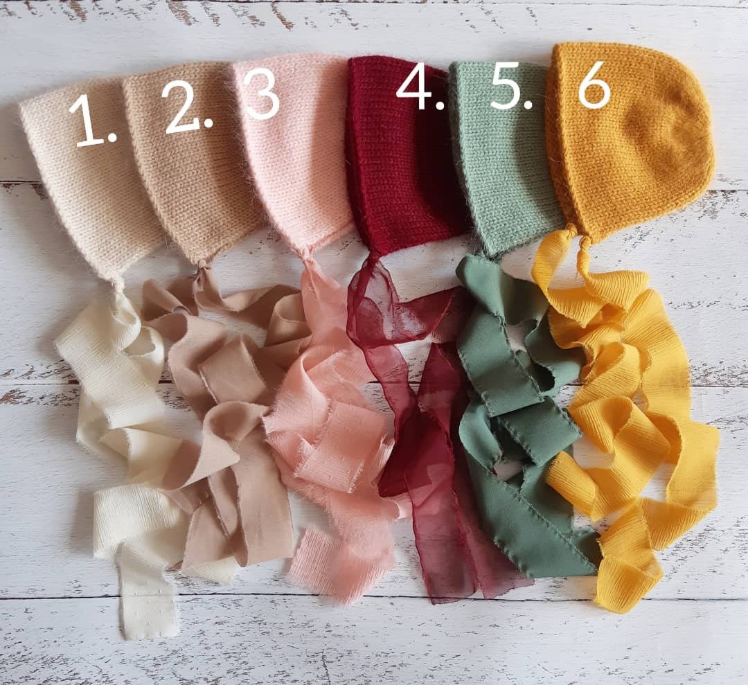 Knitted bonnet with ribbons. Newborn photo props. Girl photo props. - 婴儿饰品 - 羊毛 