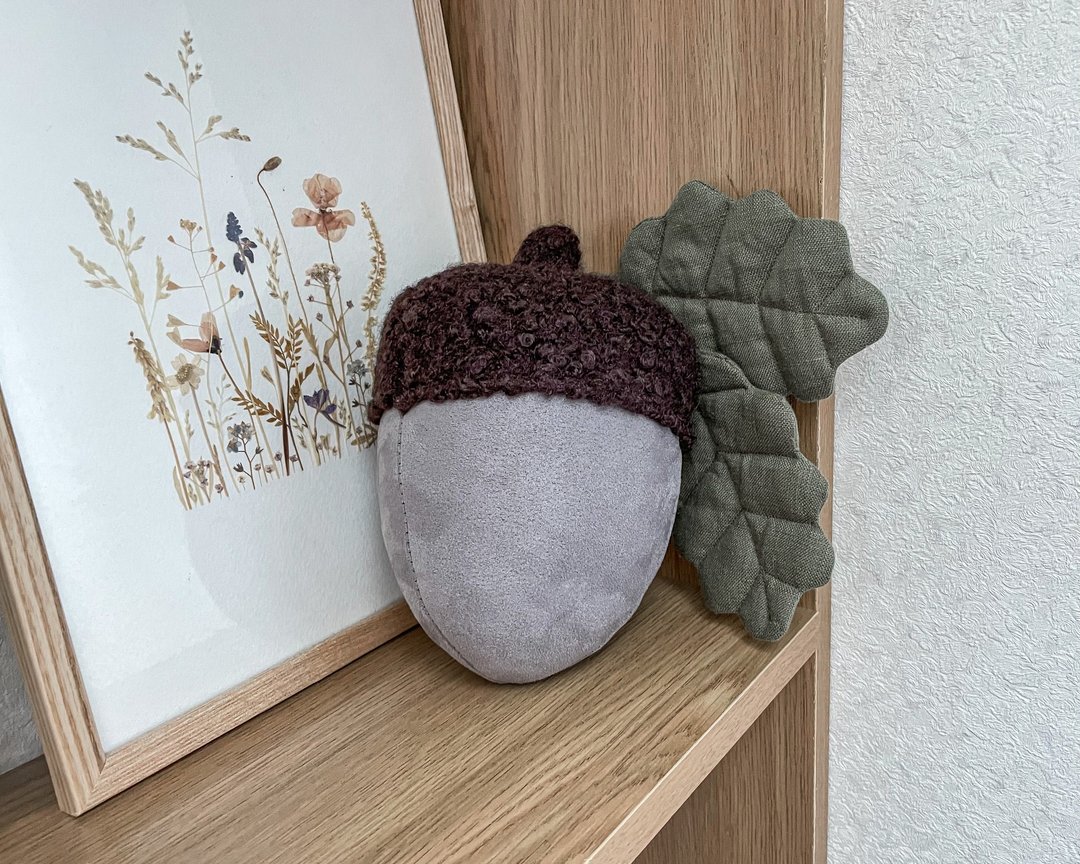Acorn pillow, Woodland nursery decorative pillow, Pillow fall decor, Acorn plush - 玩具 - 环保材料 灰色