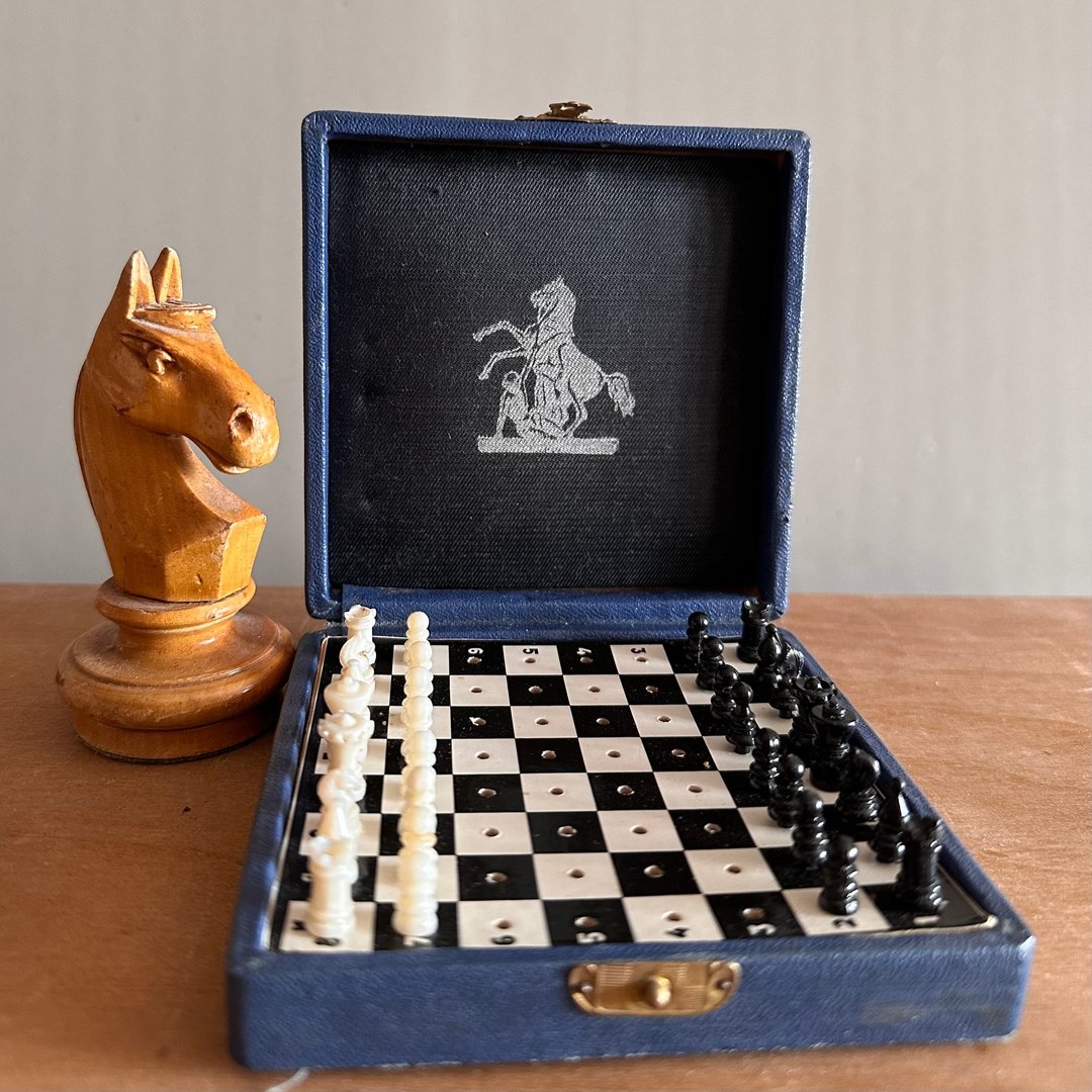 来自苏联的复古袖珍国际象棋套装，1950 年代 - 桌游/玩具 - 塑料 咖啡色