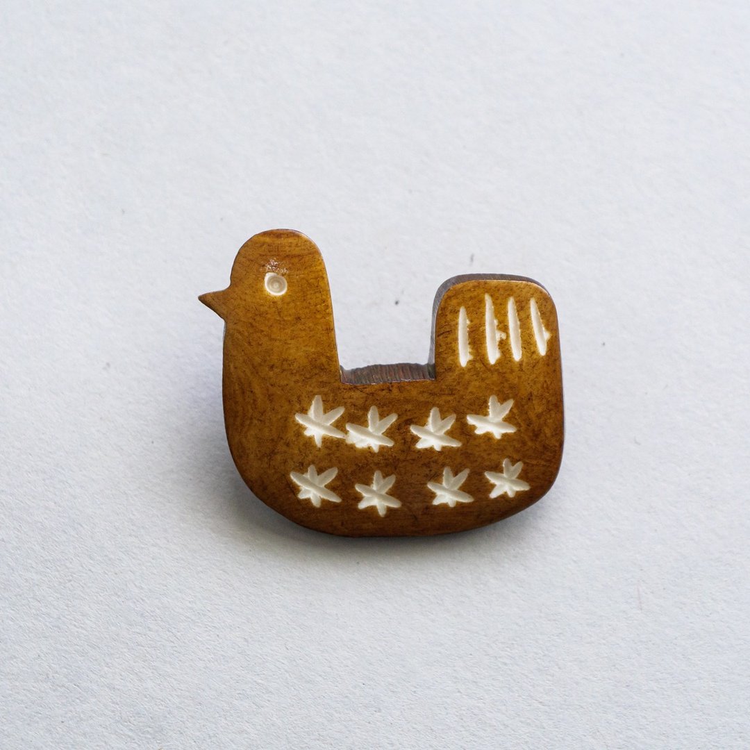 buffalo bone brooch / duck Brown - 胸针 - 环保材料 