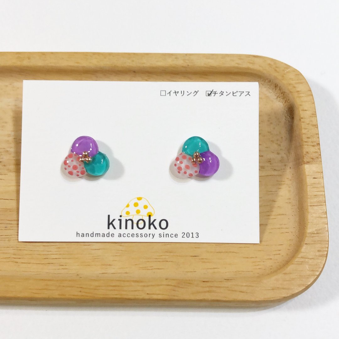 Three round titanium earrings B - 耳环/耳夹 - 塑料 粉红色