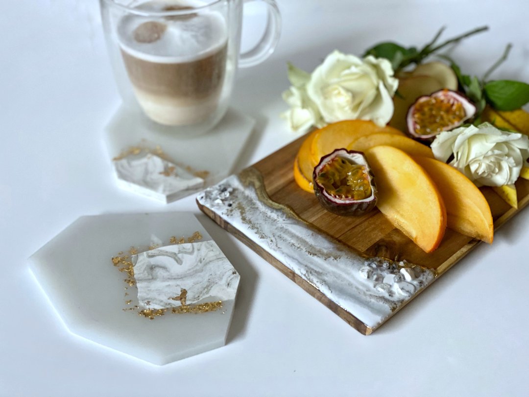 Wood serving tray, resin cheese board, circle appetizer tray 杯墊 木砧板 砧板 入厝禮物 - 托盘/砧板 - 树脂 白色