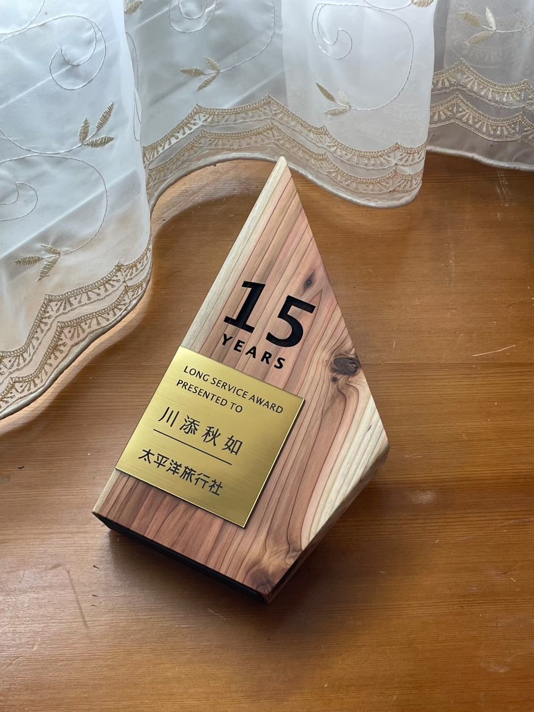 台湾木【定制化】奖牌 / 奖杯 / 奖座 / 金属板 / 复合奖杯 / 手 - 其他 - 木头 咖啡色